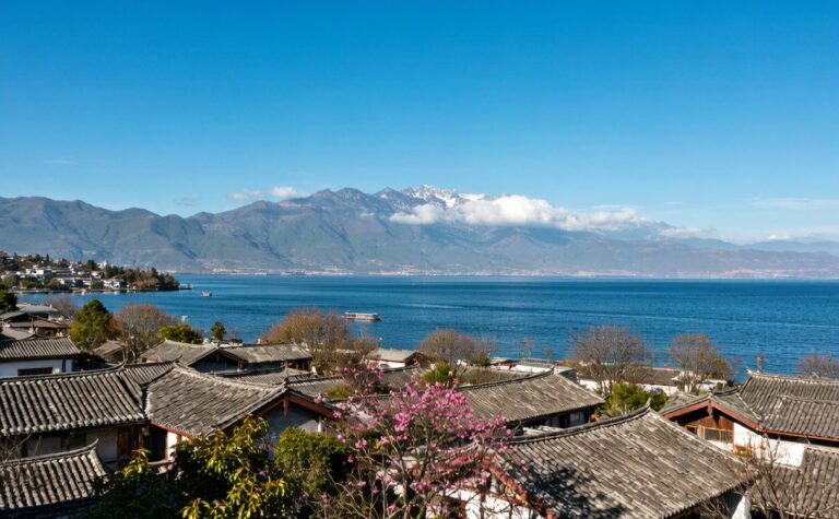 Dali Yunnan Travel Guide: Erhai Lake, Old Town & Bai Culture