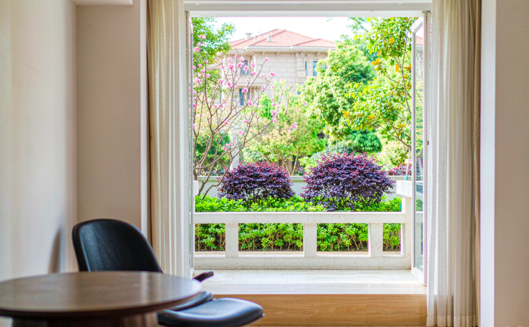 Best Hotels in Kunming: Spring City Comfort and Lake Views