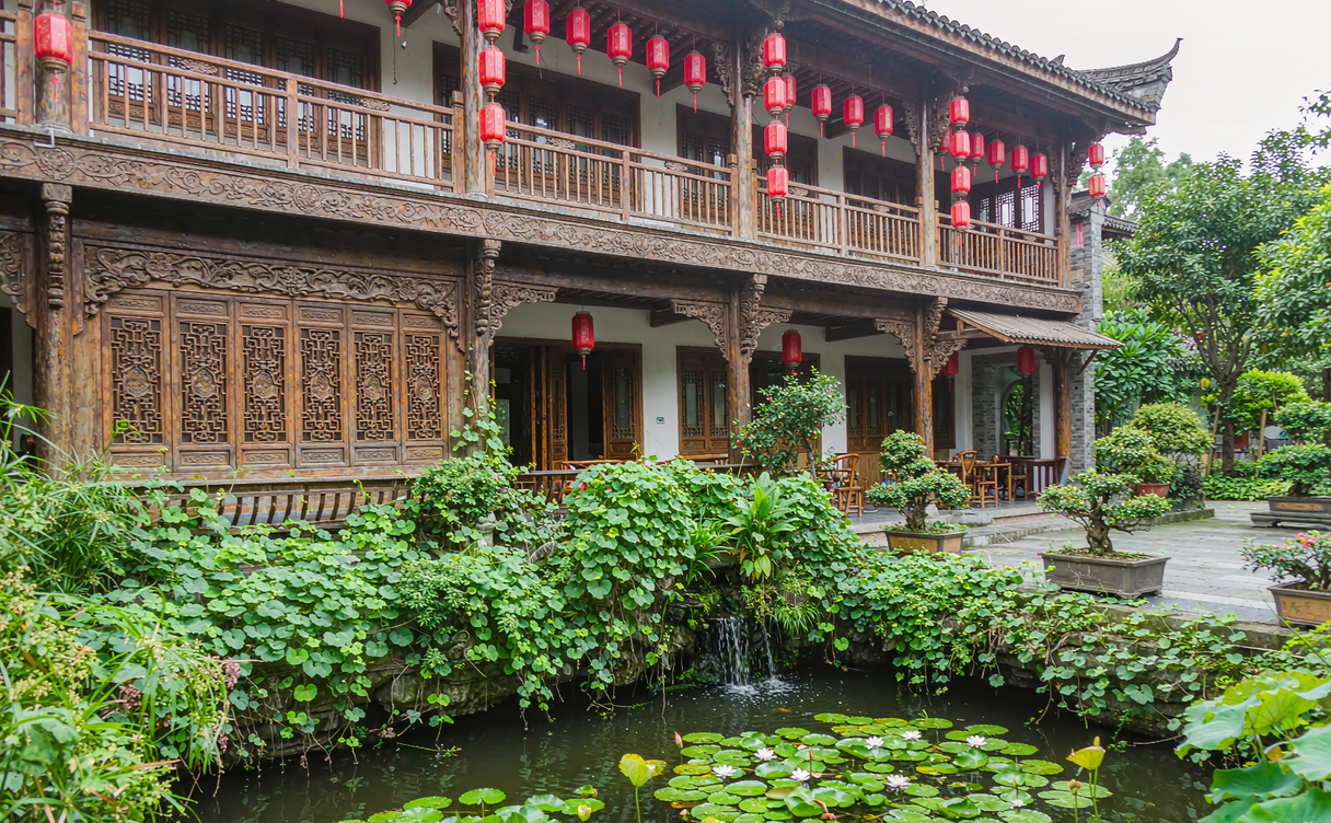 best-hotels-in-luoyang - courtyard hotel in the old city with peonies in bloom