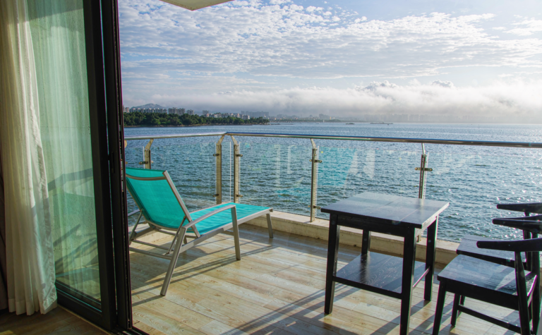 Best Hotels in Xiamen: Island Breezes and Gulangyu Views