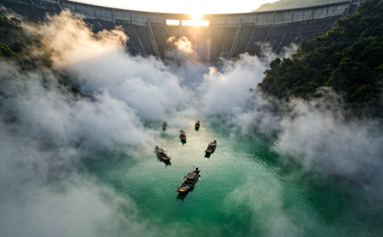 Chenzhou Travel Guide: Dongjiang Lake Mist, Hot Springs and Karst Hikes