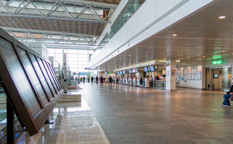China Domestic Flights Guide: Booking, Airports and Tips for Tourists