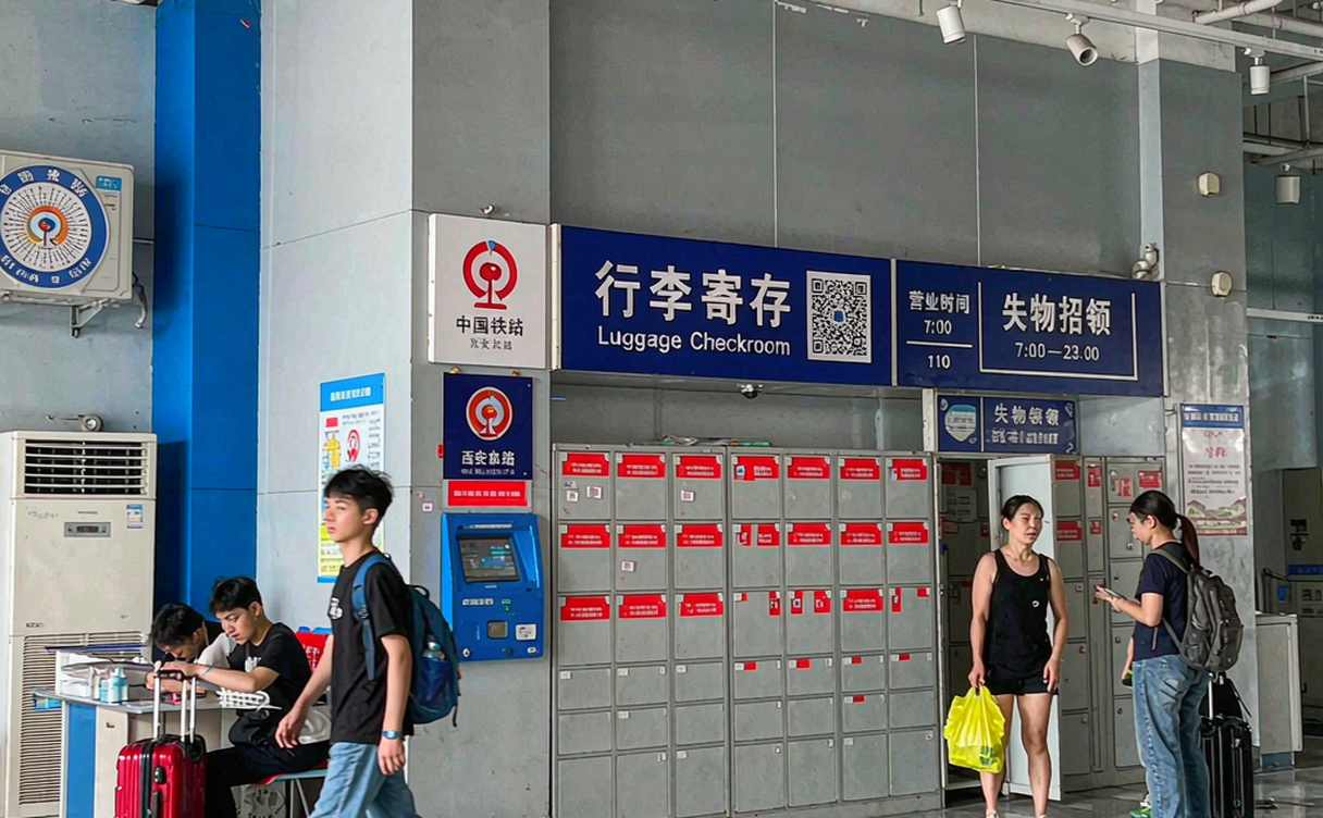 Hotel reception holding shipped luggage in China