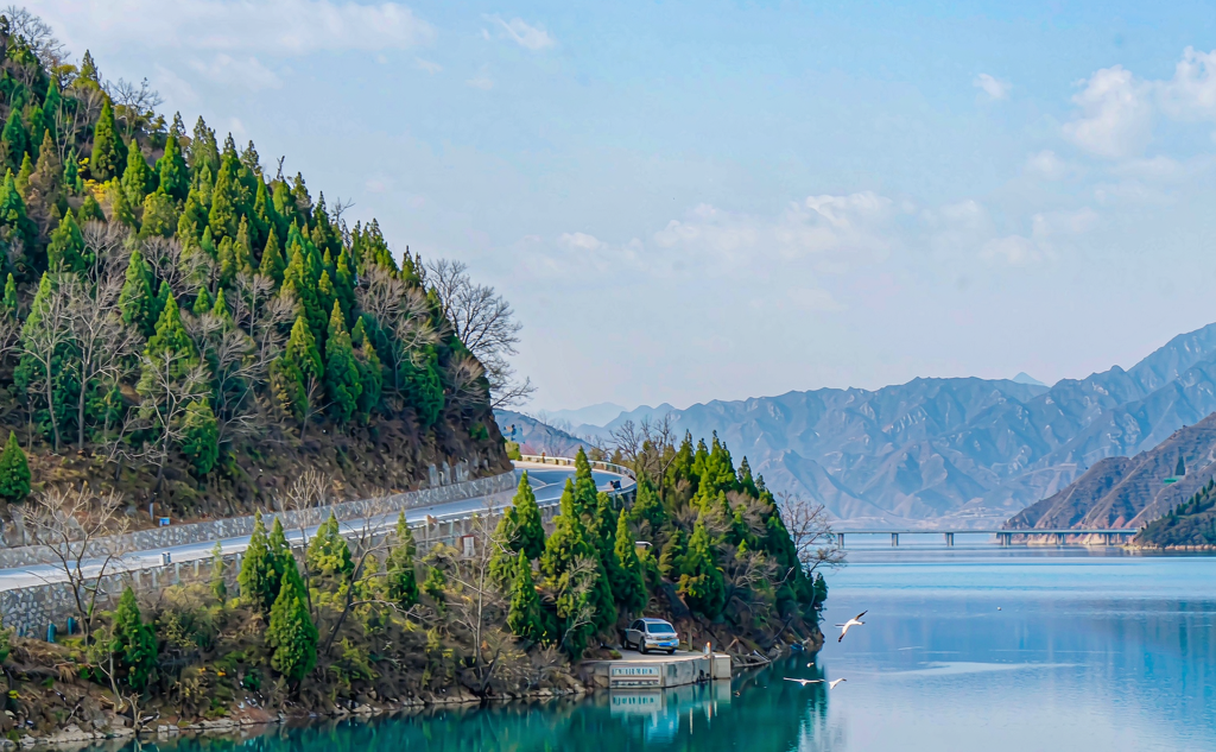 Rented SUV beside a turquoise plateau lake near Tibet, China