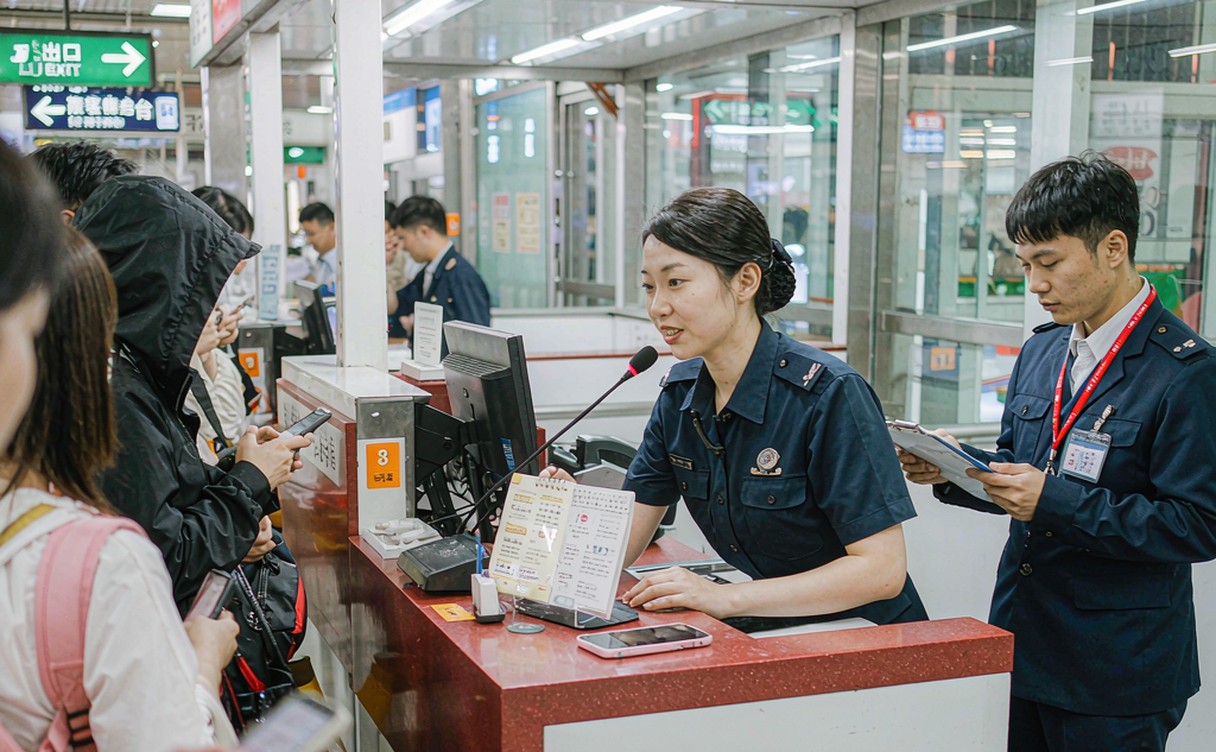 Saved emergency contacts on phone for China travel
