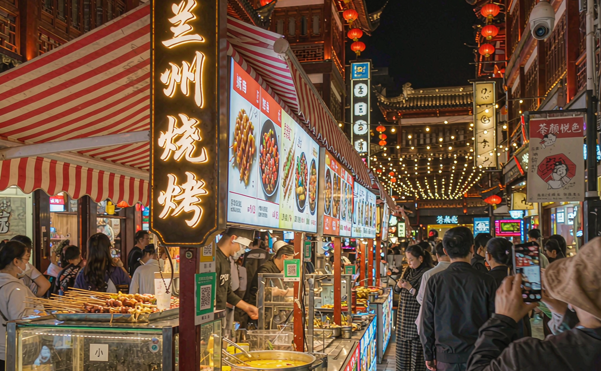 Crowded pedestrian Hefang Street in Hangzhou with traditional shopfronts and red lanterns