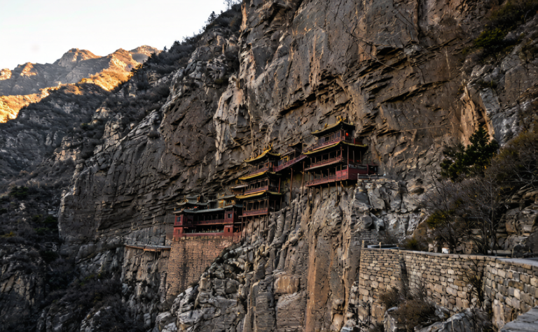 Hengshan Mountain Guide: North Sacred Peak and Hanging Temple Views