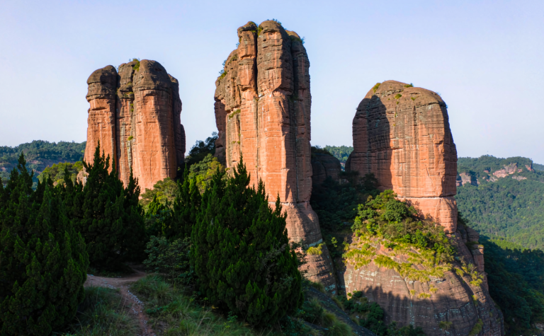 Jianglangshan Guide: Three Colossal Rock Towers of Zhejiang’s Danxia