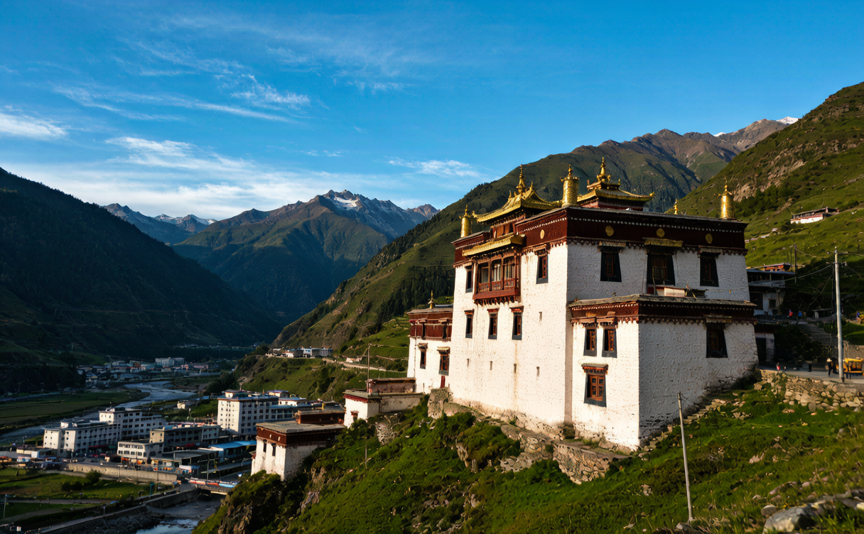 Kangding travel guide - the mountain town of Kangding in its river gorge in western Sichuan