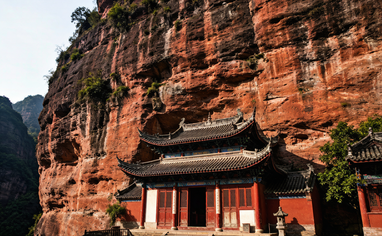 Mount Longhu travel guide - 2,600-year-old hanging coffins in cliff caves above the Luxi River