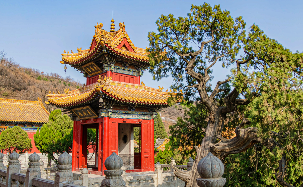 Main hall of White Horse Temple with stone white horses at the entrance