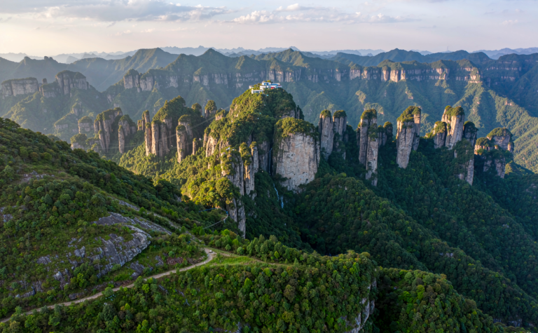 Mingyue Mountain Guide: Jiangxi’s Moonlit Peaks and Hot Spring Resorts