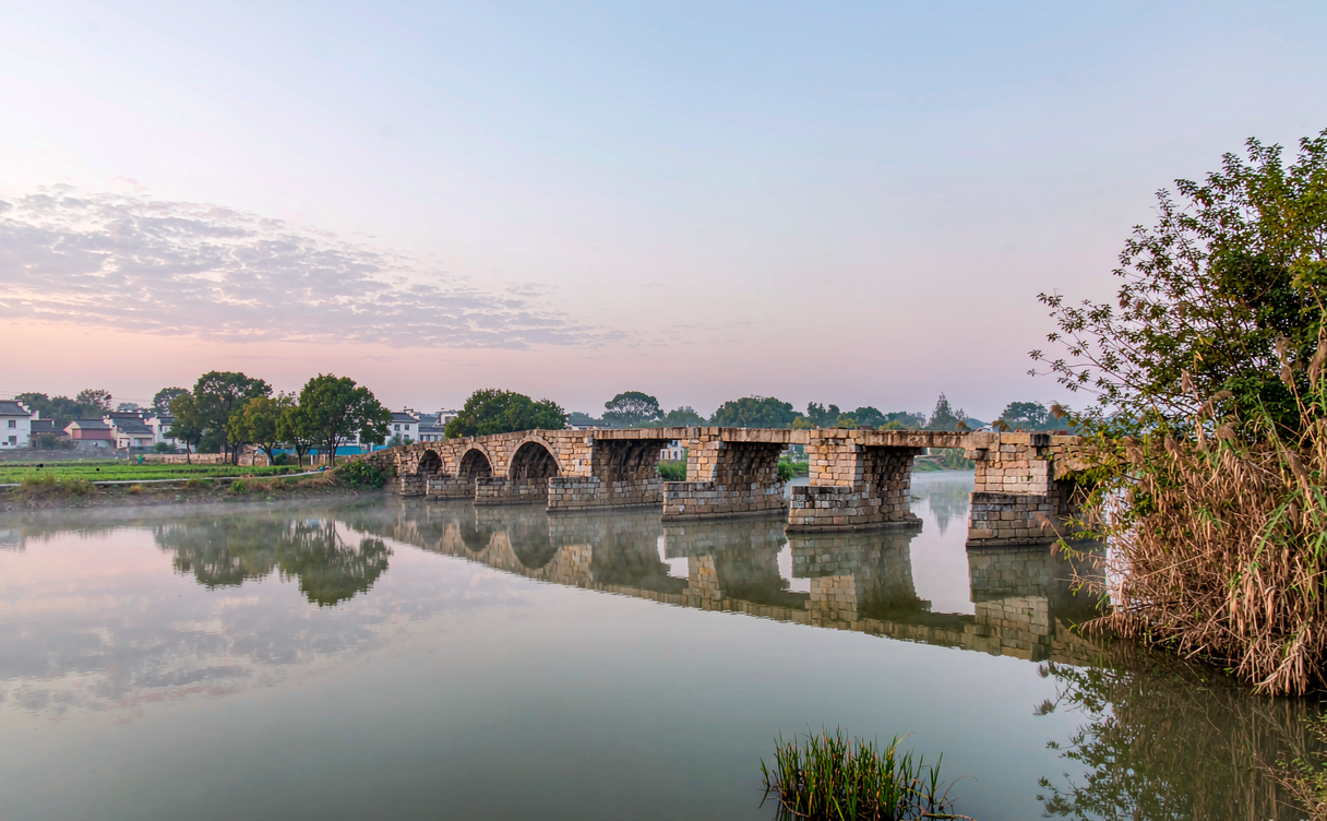 nanxi-river-yongjia-guide - ancient covered bridge in a Nanxi River village