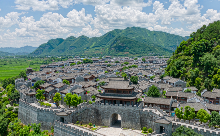 Qingyan Ancient Town Guide: Stone Ramparts and Guizhou Street Snacks