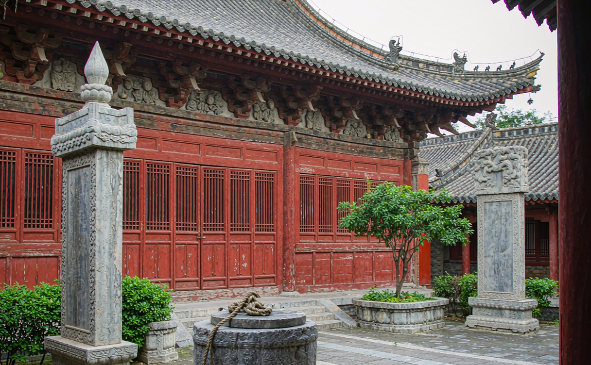 Cypress-lined Spirit Way into the Kong Lin cemetery near Qufu