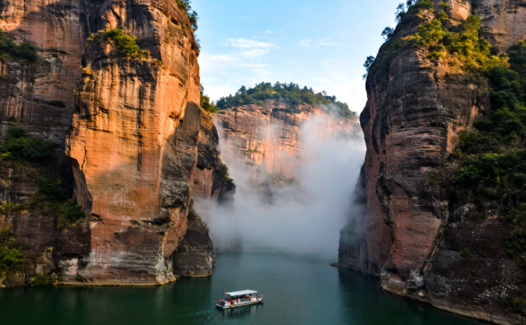 Taining Danxia Guide: Golden Lake Boats, Slot Canyons and Cliff Trails