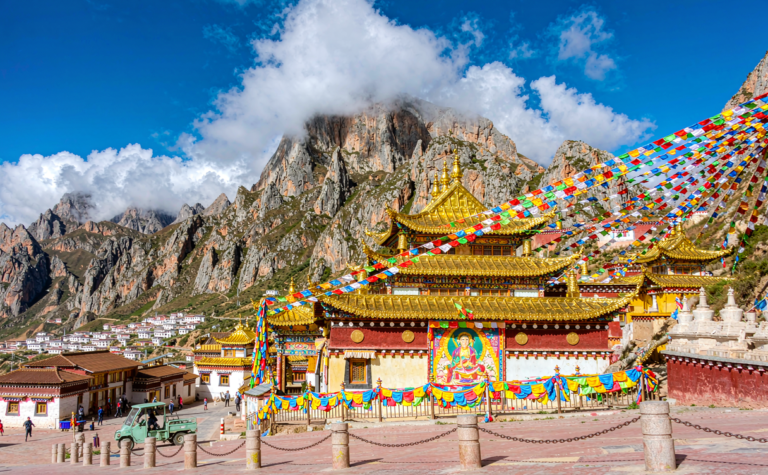 Tongren Travel Guide: Tibetan Art and Monasteries of Qinghai-Gansu Border