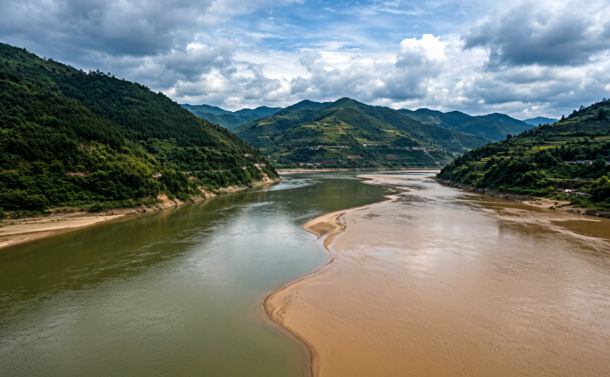 Yibin travel guide - confluence of the Min and Jinsha rivers forming the Yangtze at Yibin