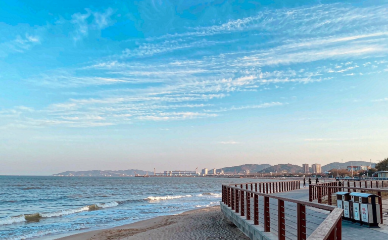Yingkou Travel Guide: Beaches and Seafood on the Liaodong Peninsula