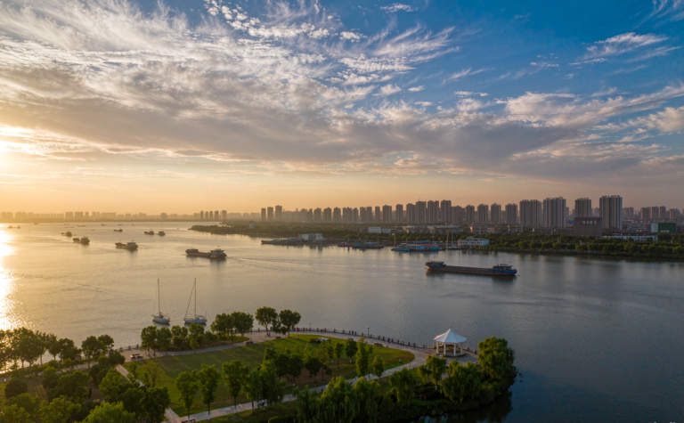 Yiyang Travel Guide: Lakeside City by Dongting and Hunan Backwaters