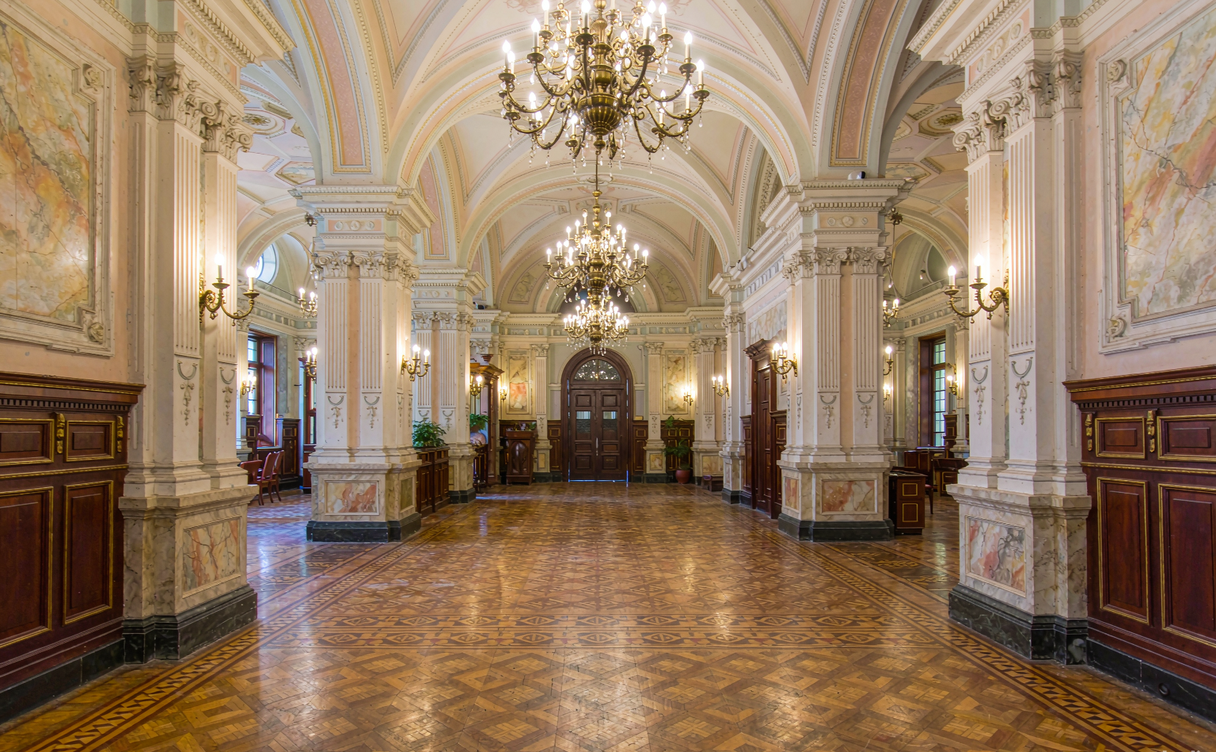 Dalian heritage hotel lobby with chandeliers