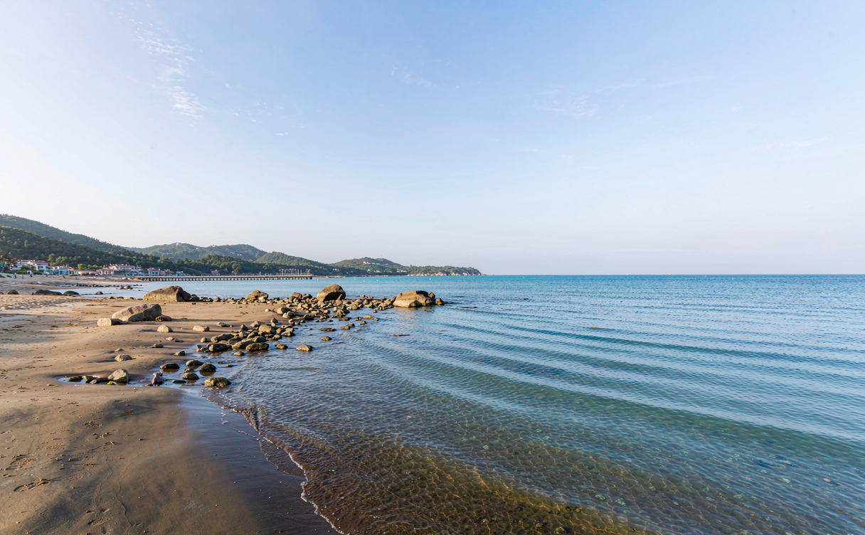 Weihai north-coast ferry pier to Liugong Island at golden hour