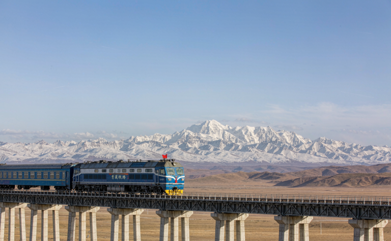 China Tibet Train Guide: Riding the Qinghai-Tibet Railway to Lhasa