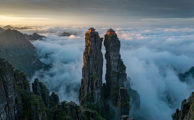 Fanjingshan Guide: Guizhou’s Mist-Enveloped Buddhist Summit, China