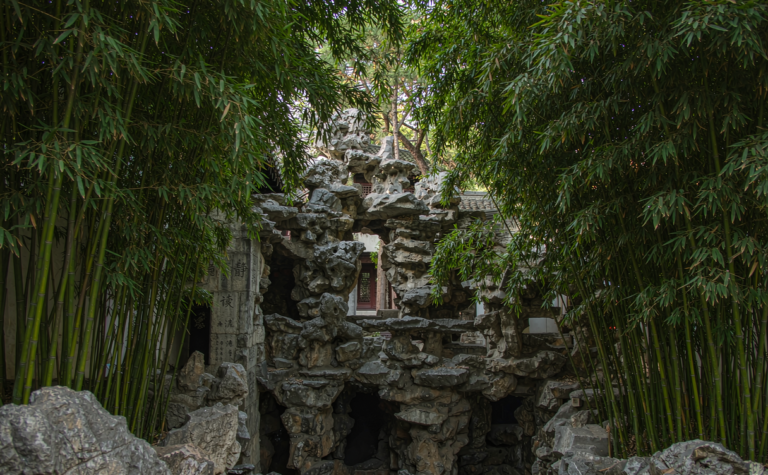 Ge Garden Guide: Yangzhou’s Bamboo Maze and Seasonal Rockeries