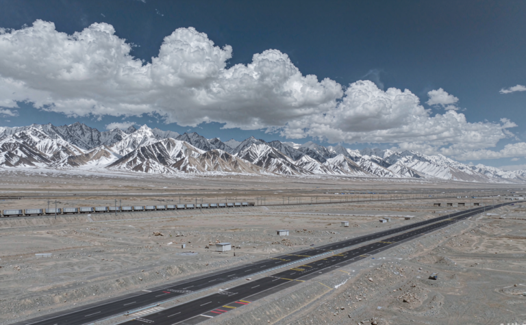 Golmud Travel Guide: Kunlun Gateway, Highland Rail Link and Salt Lakes