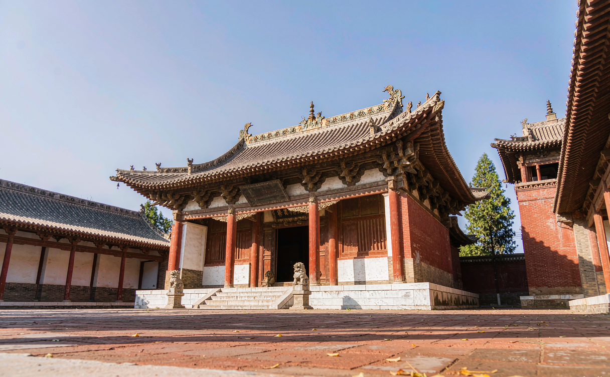 Qutan Temple Ming murals in a quiet Haidong courtyard hall