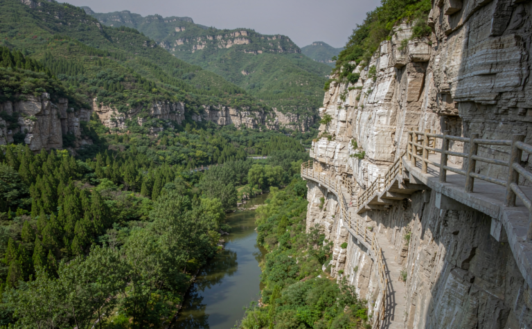 Hebi Travel Guide: Yunmeng Mountain Gorges and the Yin Ruins Fringe