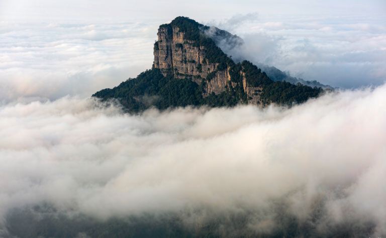 Jinfo Mountain, Chongqing: Karst Peak and Primeval Forest