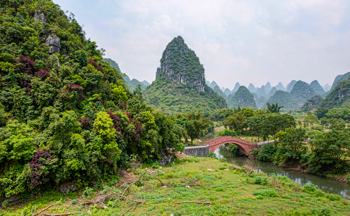 Xiandu karst mist river