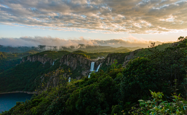 Dabie Mountains Guide, Anhui, China