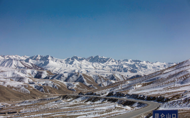 Kunlun Mountain Pass Guide: Golmud’s High Road to the Tibetan Plateau