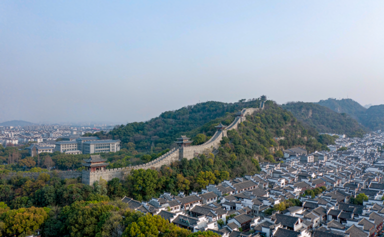 Linhai Travel Guide: Jiangnan Great Wall and Ziyang Old Street