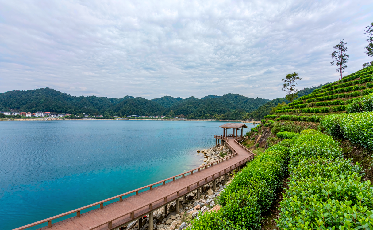 Tianmu Lake with tea hills in Liyang, Jiangsu