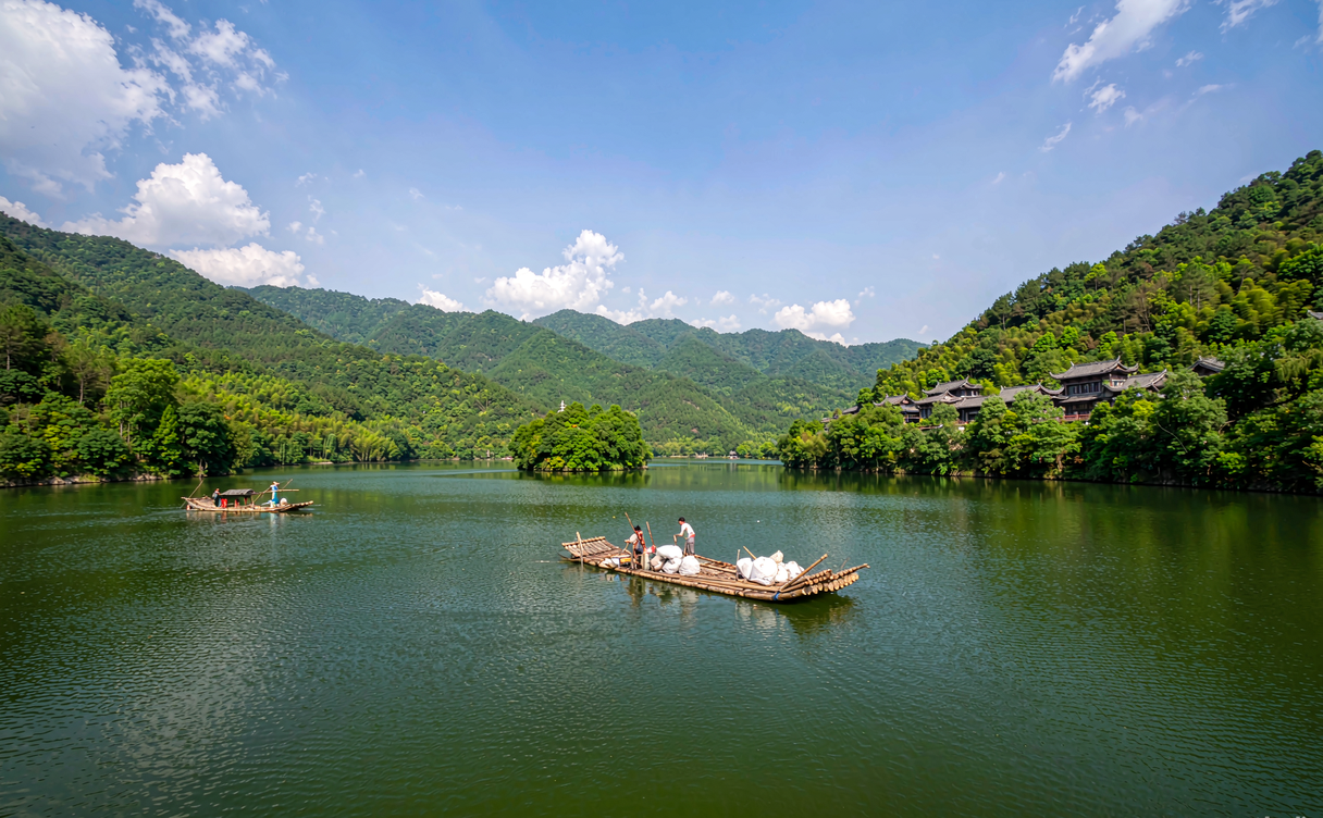 Tea terraces near Tianmu Lake in Liyang during spring