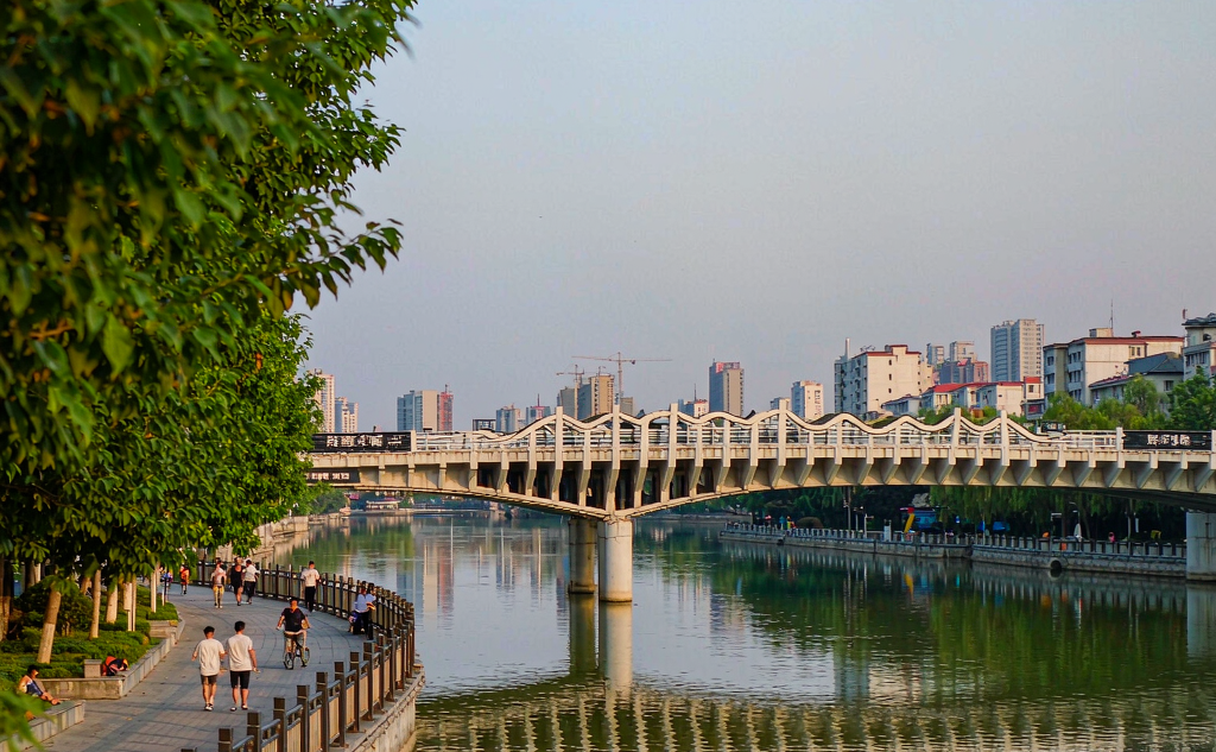 Lit bridges along the Shahe riverfront in Luohe, Henan