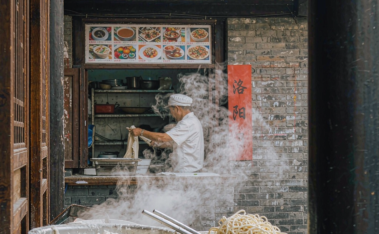 Luoyang Water Banquet small soup bowls on a table