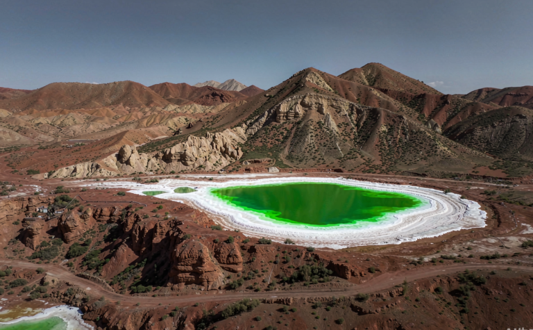 Mangnai Travel Guide: Emerald Lake, Aiken Spring and Qinghai’s Far West