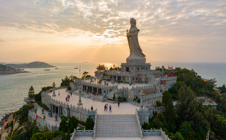 Meizhou Island Travel Guide: Mazu Temples and Golden Beaches