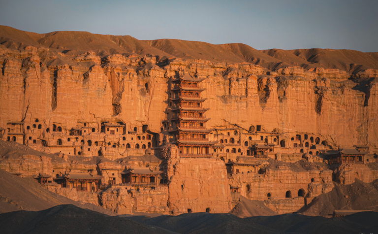 Mogao Caves Guide: Dunhuang’s Thousand-Buddha Grottoes Along the Silk Road, China