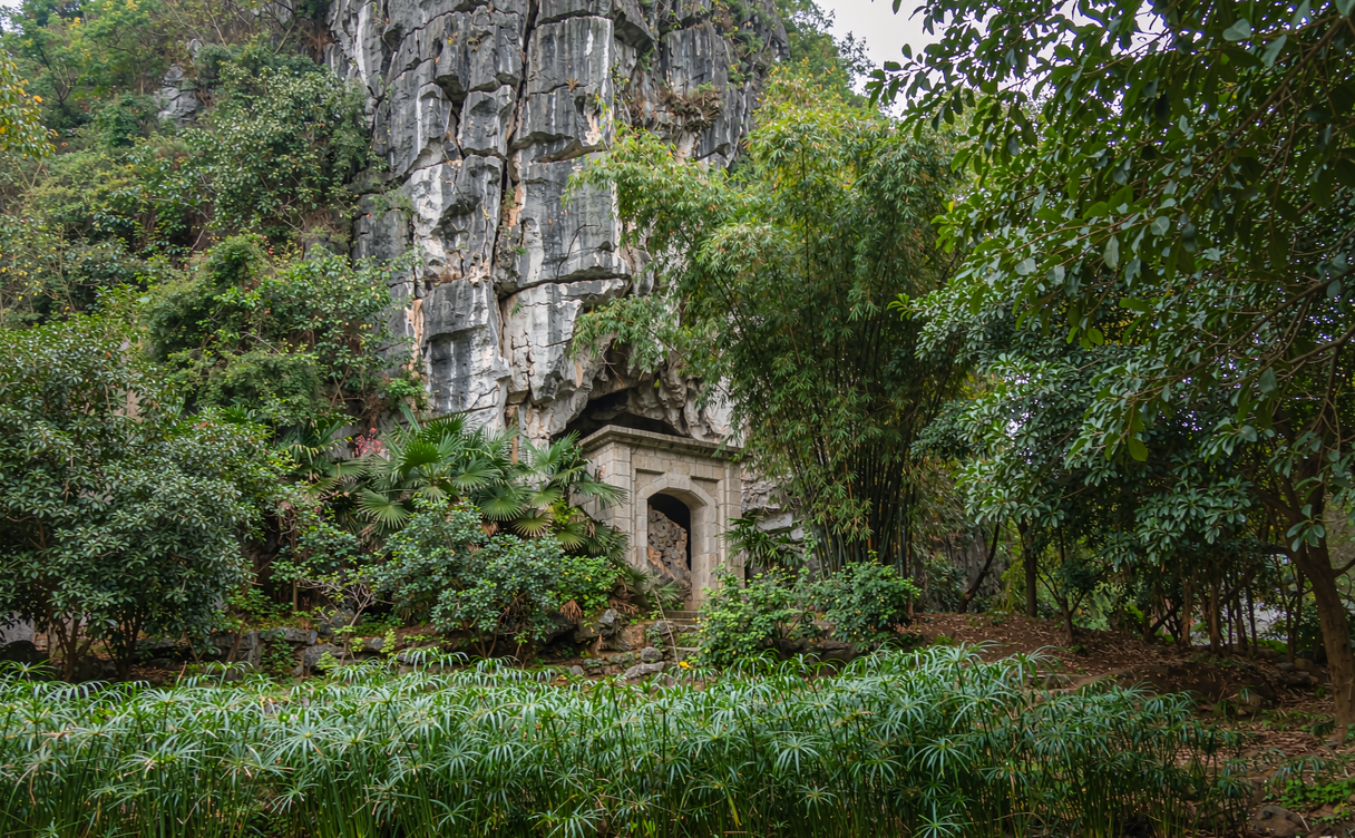 Tang dynasty poems carved on Reed Flute Cave wall