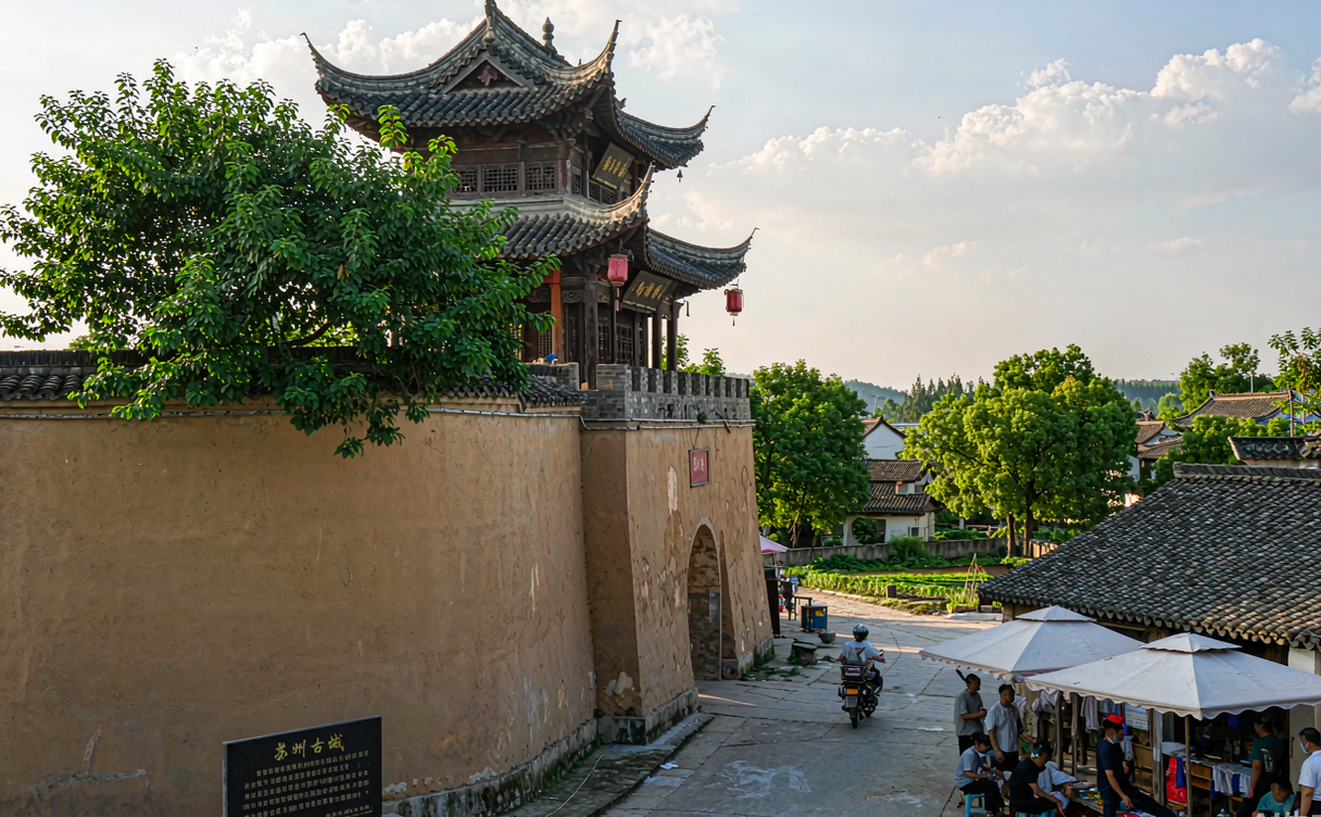 Han-dynasty style town gate and local market in Suzhou, Anhui