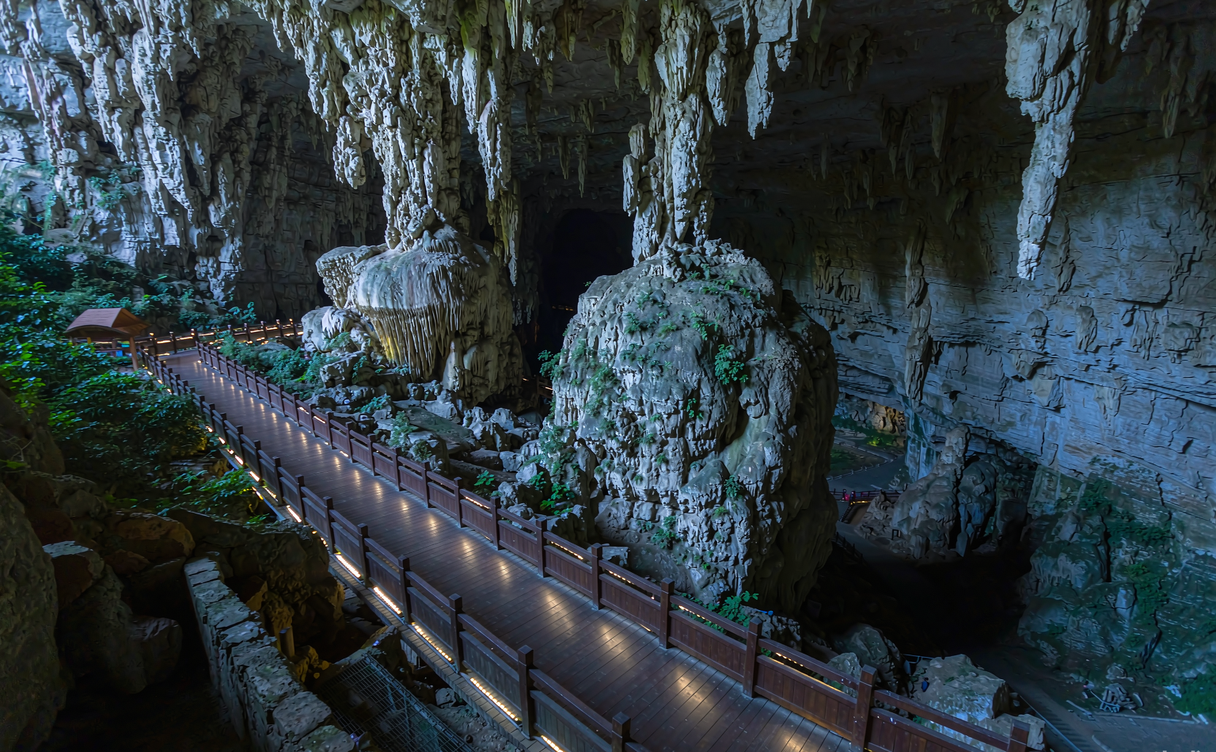 Massive entrance arch of Tenglong Cave near Lichuan with people for scale