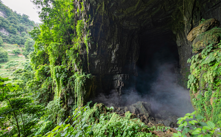 Tenglong Cave Guide: Hubei’s Vast Cavern of Lichuan