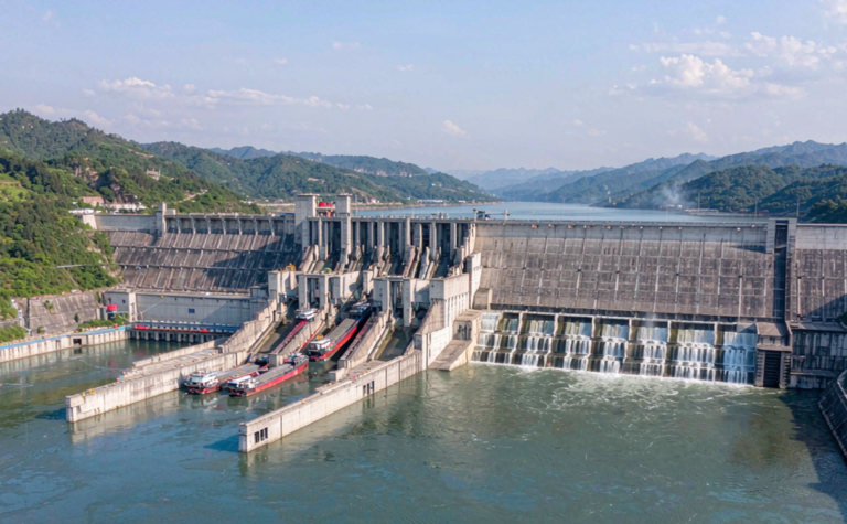 Three Gorges Dam Travel Guide: Ship Locks and Yichang Viewpoints