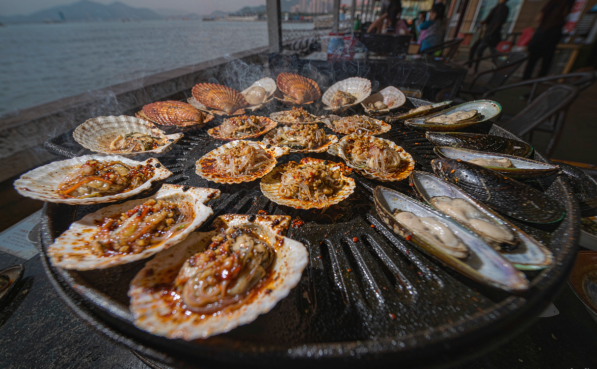 Fresh seafood stall at a Weihai morning market